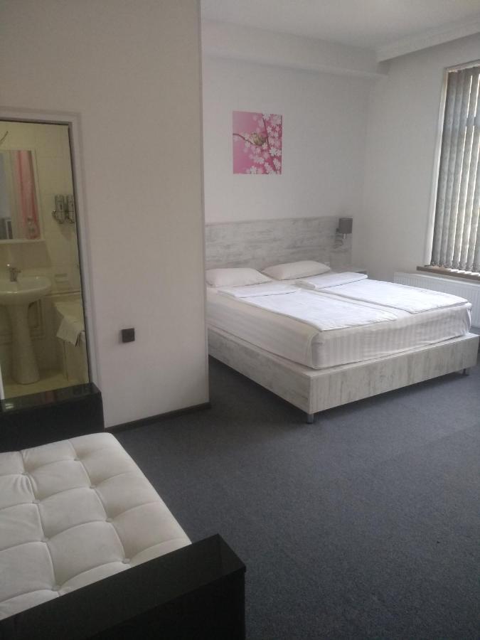 Sakura Inn Fergana Exteriör bild